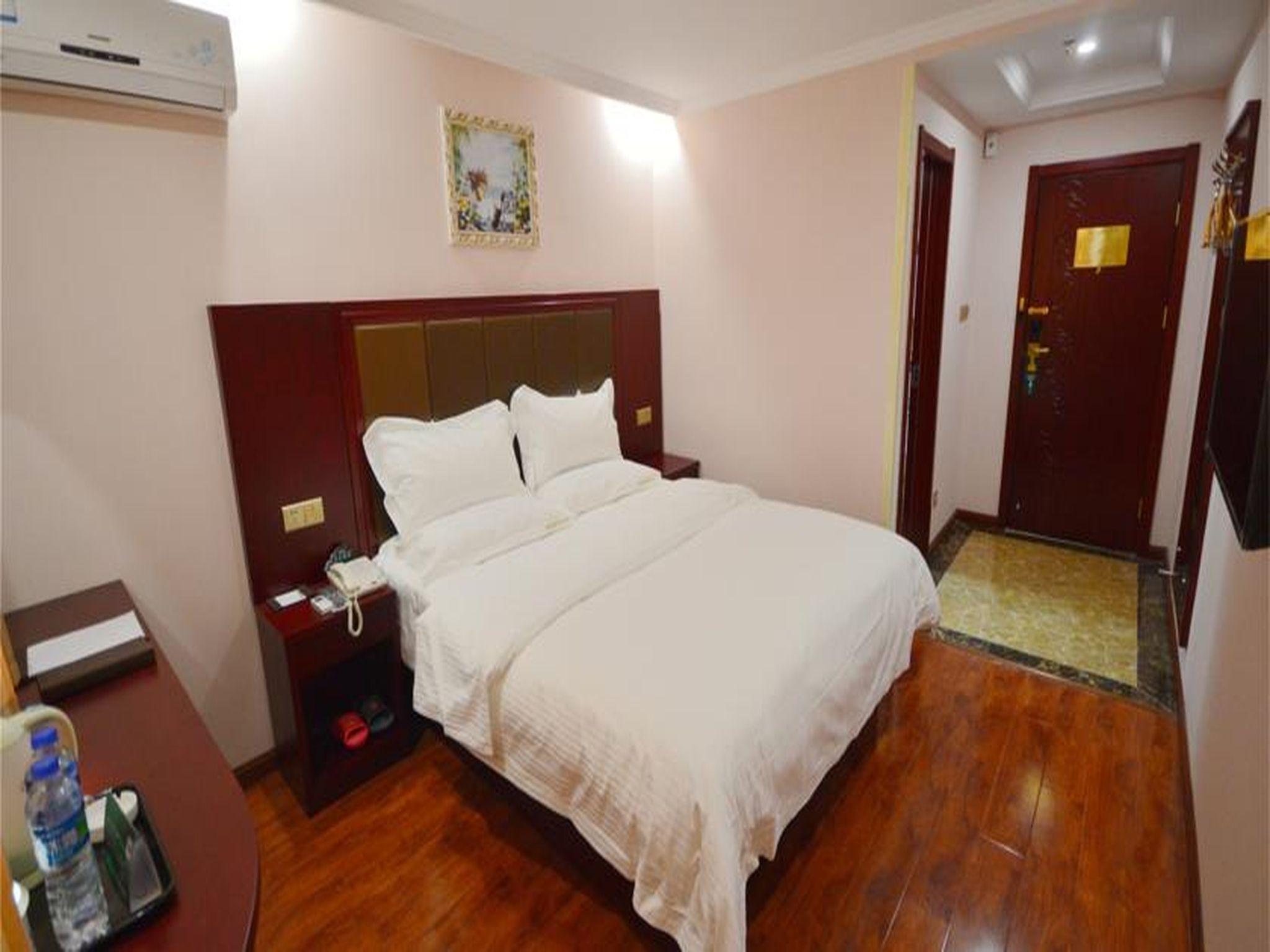 Greentree Inn Bole Wanxianghui Express Hotel Екстер'єр фото
